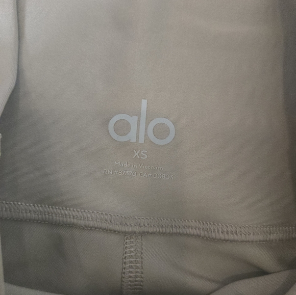 ALO Yoga Beige Leggings - Picture 8 of 9